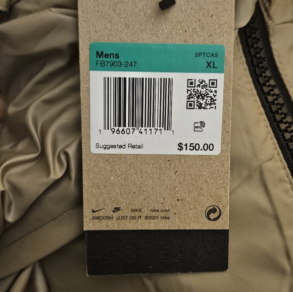 MEN'S NIKE SPORTSWEAR TECH WOVEN PACKABLE LINED JACKET - Picture 8 of 8